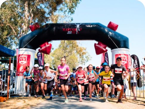 Mateship Run Junior athletes race start
